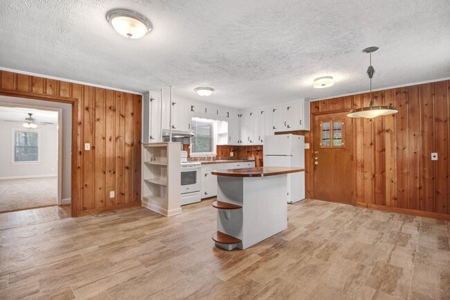Building Photo - 3 BR, 1.5 BA Brick Ranch in Goldsboro