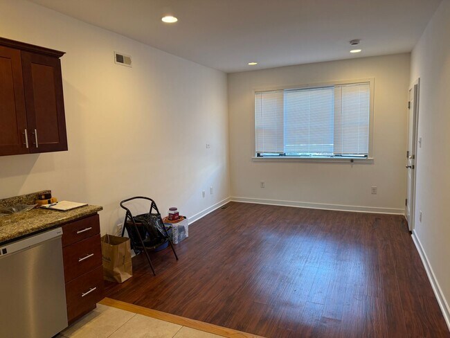 Building Photo - Newly Renovated Triplex East Passyunk