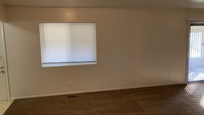 Building Photo - 970 W Alkaline Springs Rd