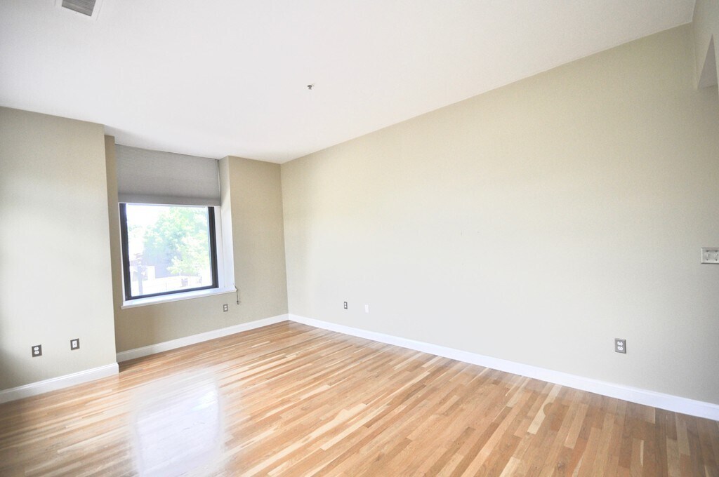 Building Photo - 342 Bunker Hill St