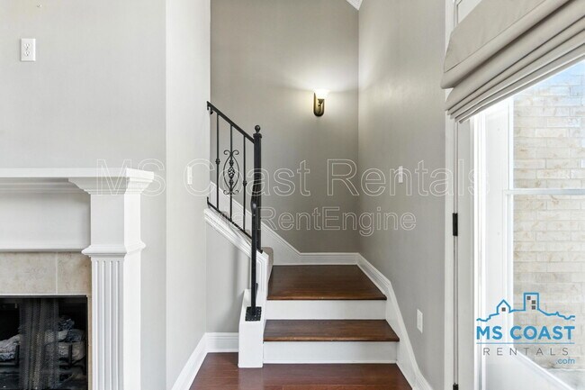 Building Photo - 17194 Palm Ridge Dr