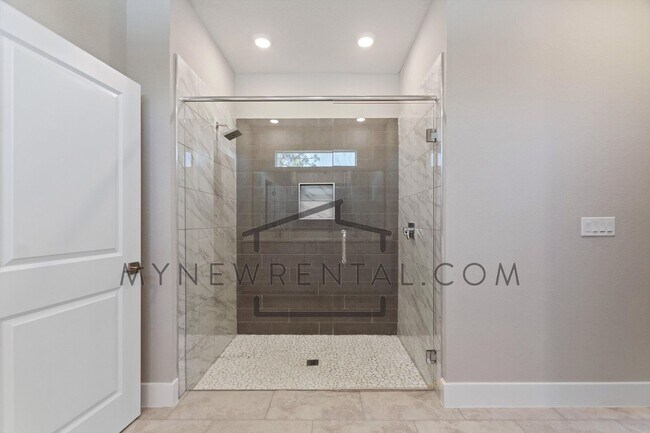 Building Photo - Deposit-Free! Get $1,000 OFF your first mo...