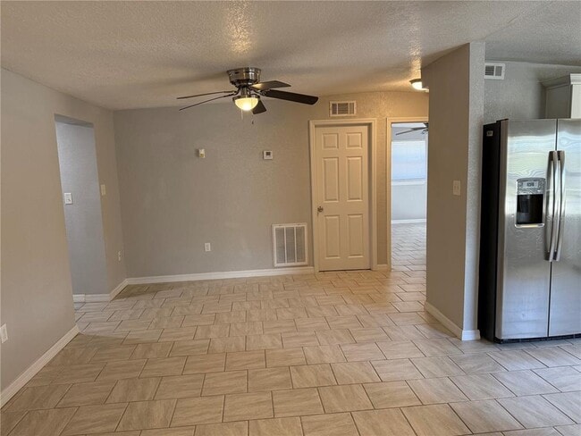 Building Photo - 5208 Hill Dr