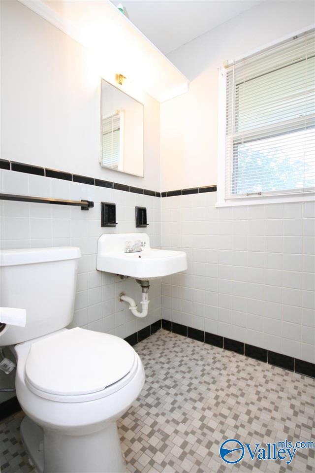 Building Photo - 403 Arthur St NW