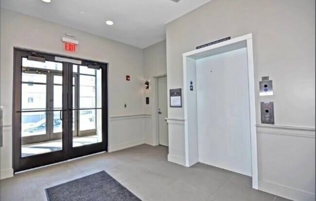 Building Photo - 353 Summer St
