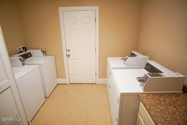 Building Photo - 8612 Lawson St