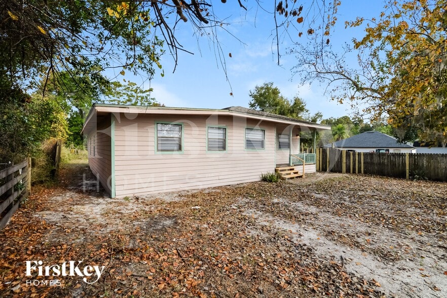 Building Photo - 10070 Harris Ave