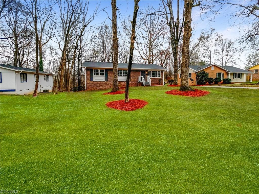 Building Photo - Room in House on Foxcroft Dr