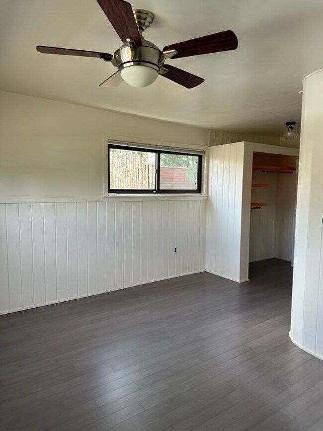 Building Photo - 1361 Santa Rosa Dr