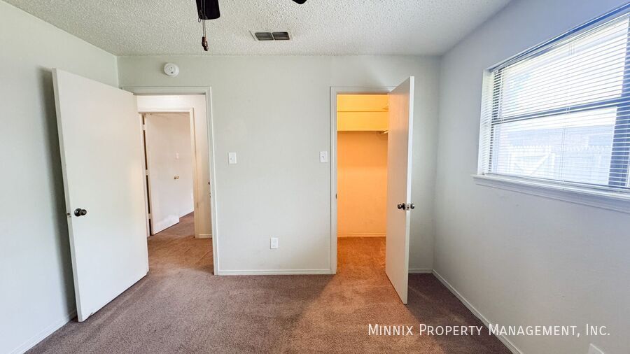 Building Photo - 4427 75th Dr