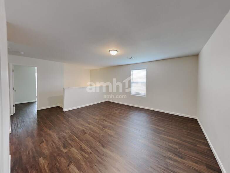 Building Photo - 5023 Highland Crest Dr