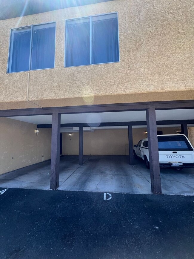 Building Photo - 1534 Hialeah Dr