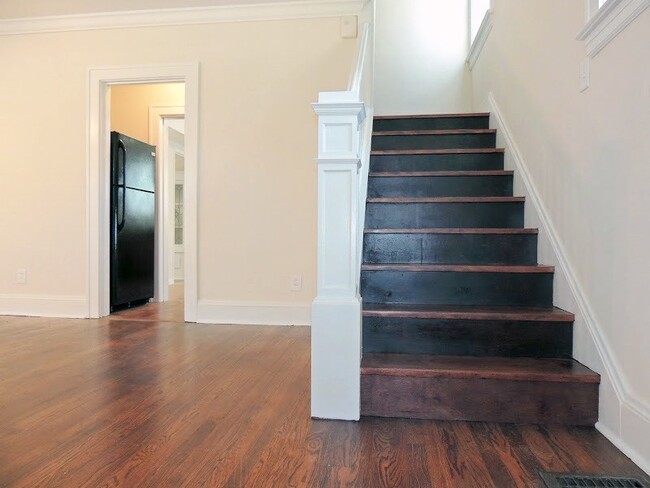 Building Photo - 3 Bed - 1.5 Bath Colonial for Rent in Cleveland Heights!