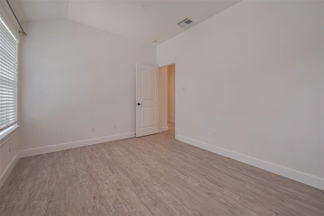 Building Photo - 155 Lindenberry Cir