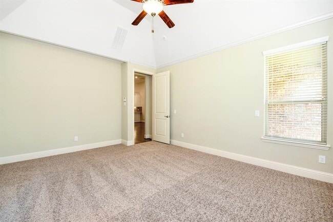 Building Photo - 137 Skybranch Dr