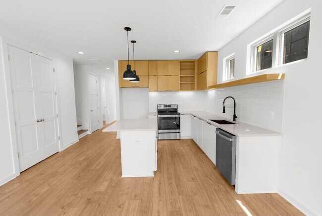 Building Photo - 3038 Edwin Cir