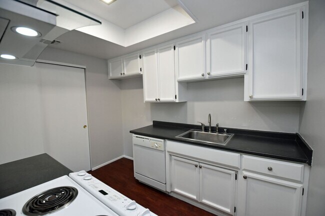 Building Photo - 5902-5902 Bourbon Dr
