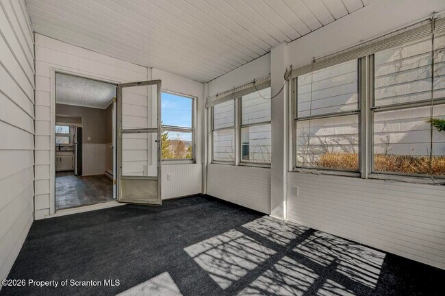 Building Photo - 814 S Webster Ave