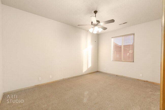 Building Photo - Shadow Mountain 3-Bedroom, 2-Bathroom Home...