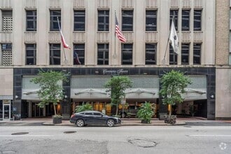 Building Photo - 914 Main St