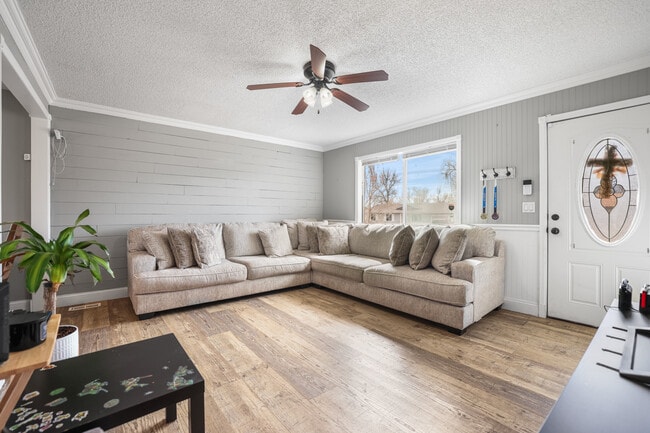 Building Photo - 2525 Nadine Dr