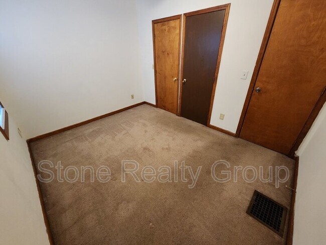 Building Photo - 1809 S Center St