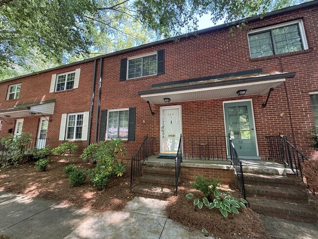 Building Photo - 715 N Avalon Rd