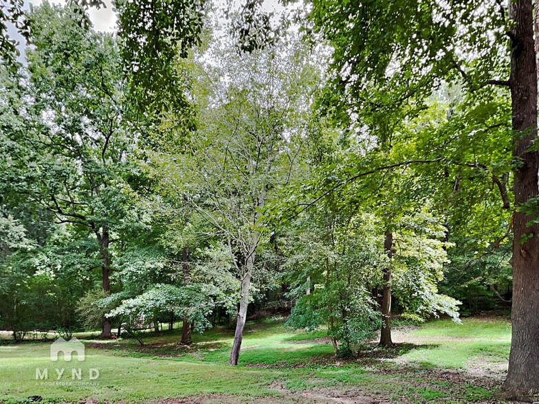 Building Photo - 49 Russell Ln