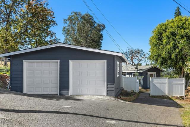 Building Photo - 835 Barsby St