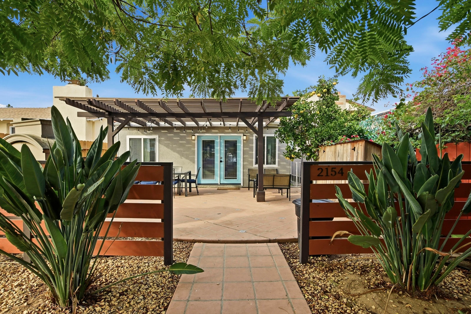 Building Photo - 2154 Oliver Ave