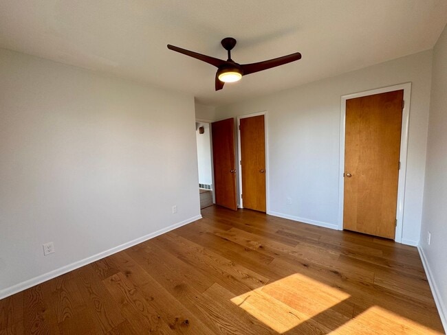 Building Photo - 221 Grandview Dr