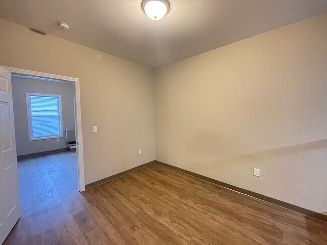 Building Photo - 463 Beech St