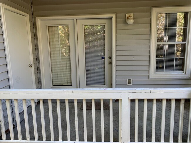 Building Photo - 267 Waterdown Dr