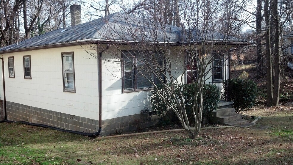 Building Photo - 703 S Chapman St