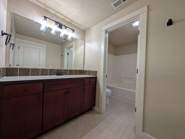 Building Photo - Beautiful 3+ Bedroom, 3 Bath Home With An ...