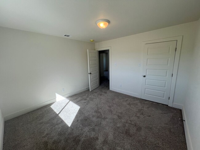 Building Photo - Newly constructed Townhome for rent!