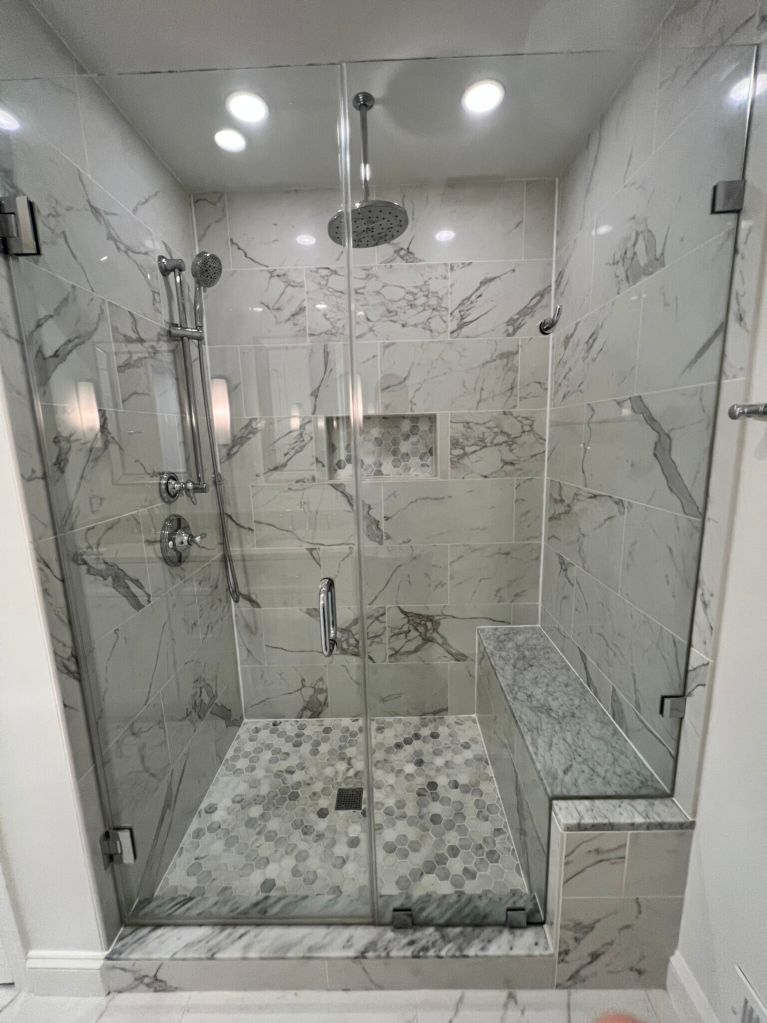 Master bathroom - 1721 Kingsgate Ct