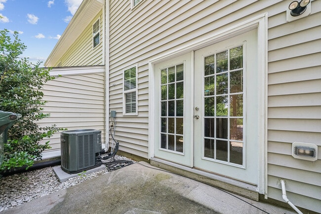 Building Photo - 7811 River Field Dr