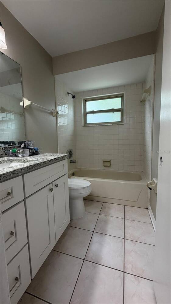 Building Photo - 6434 Rockingtree Ln