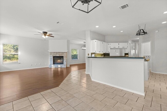Building Photo - 704 Ridgmar Rd