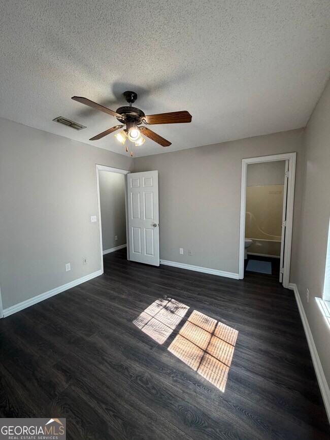 Building Photo - 73 Talbot Ct