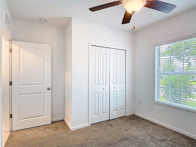Building Photo - 450 Taft Dr