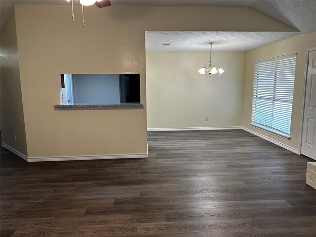 Building Photo - 13206 S Thorntree Dr