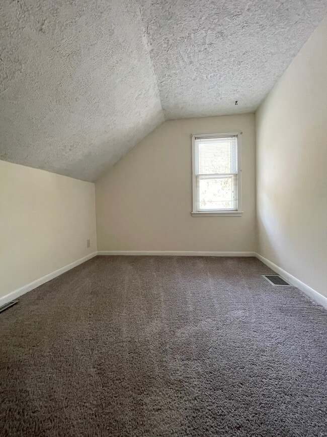 Bedroom 3 - 3392 Howlett Hill Rd