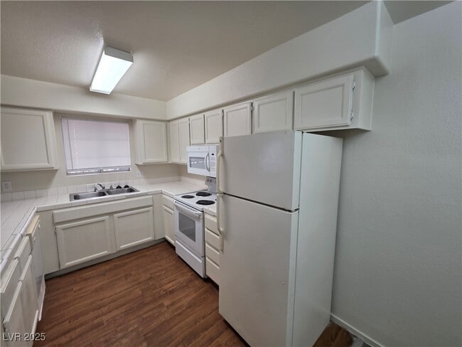 Building Photo - 2725 S Nellis Blvd