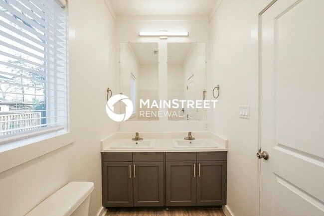 Building Photo - 3 Bedroom Pet-Friendly Home in Houston, TX with Main Street Renewal
