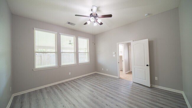 Building Photo - 13303 Davenport Hills Ln