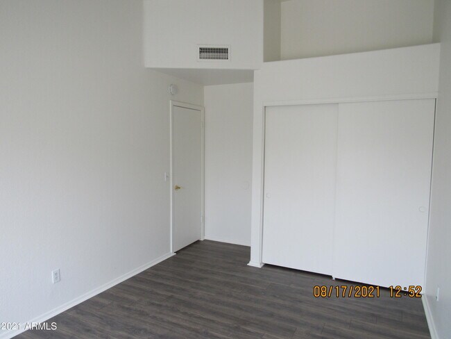 Building Photo - 4516 W Behrend Dr