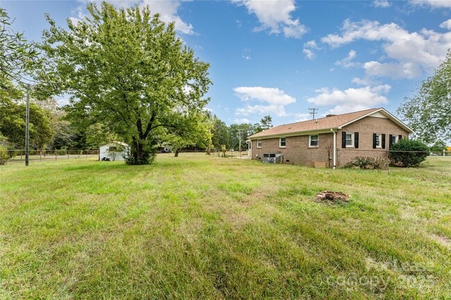 Building Photo - 14013 Eastfield Rd