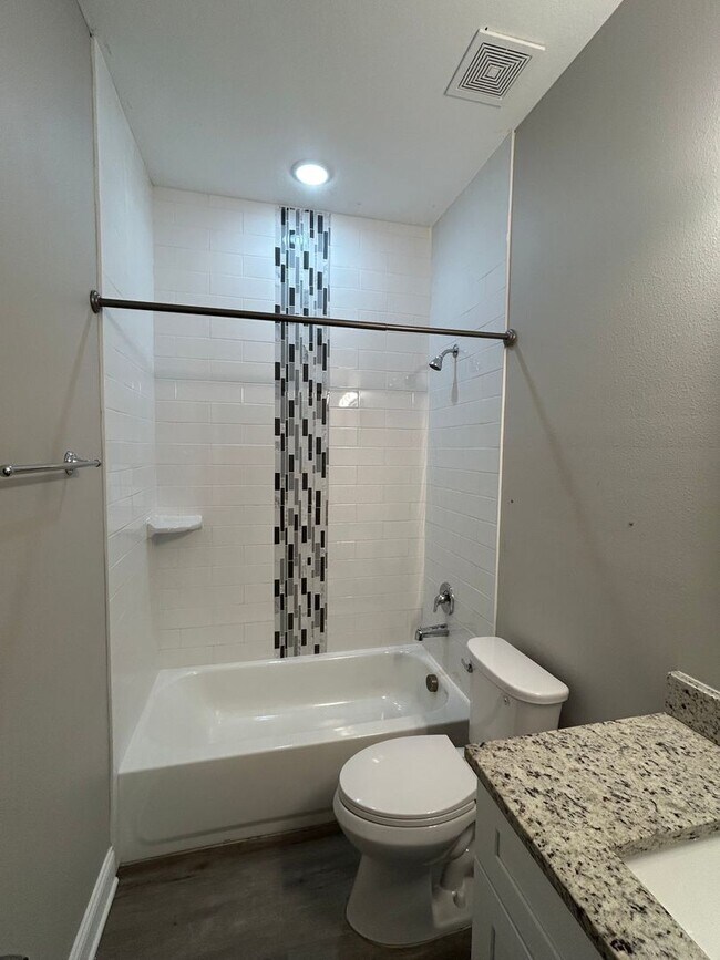Building Photo - Renovated 3 Bedroom, 2 Bath Duplex Home in...